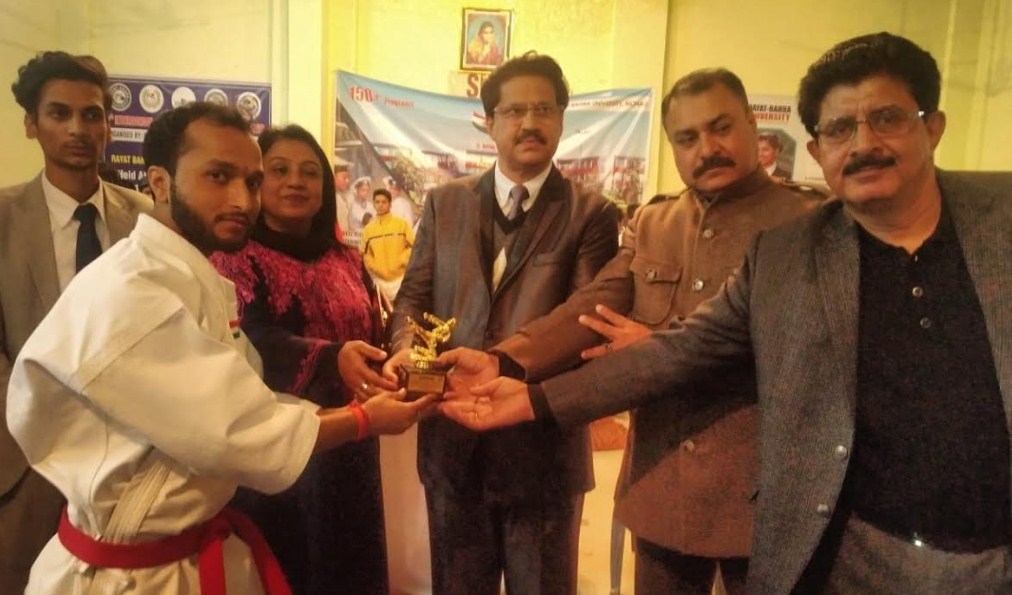 Editor in Chief THE PUBLISH MIRROR distributes prizes among winners of  Senior Karate Championship in Jammu