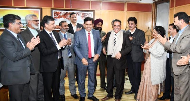 J&K Bank gives warm send-off to its retiring President