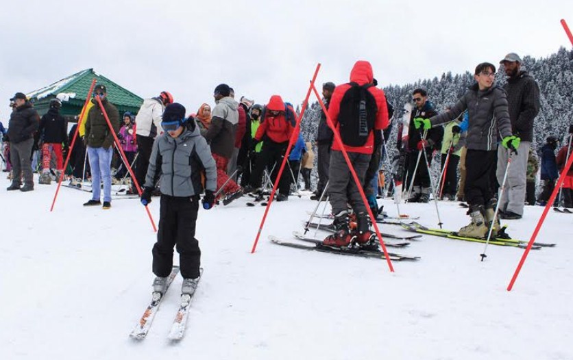 Khelo India,  Advisor Khan reviews preparedness for Gulmarg winter games