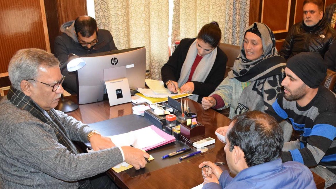 Advisor Khan holds public grievances camp at Srinagar