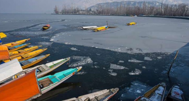 Kashmir reels under harshest winter in decades as Mercury settles below freezing point
