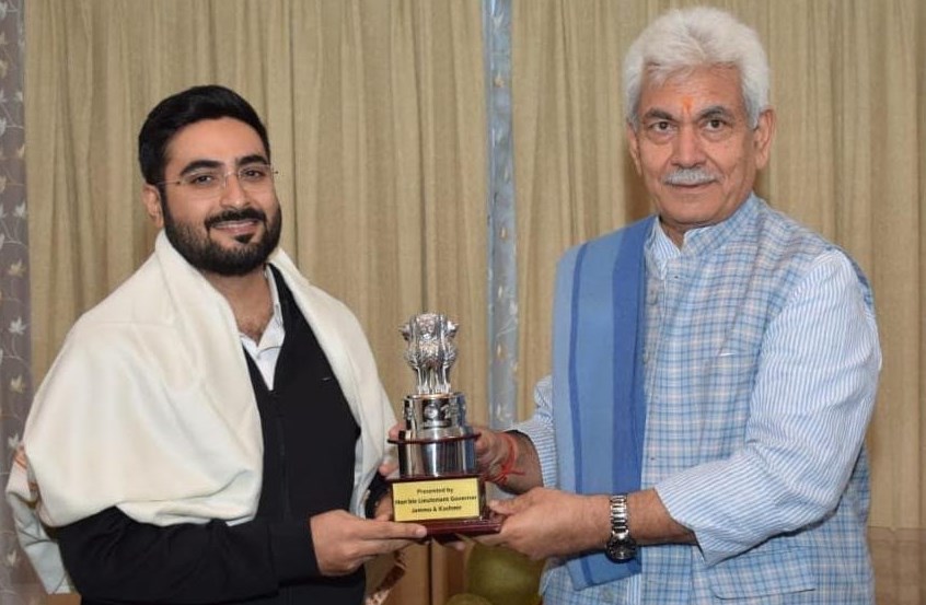 Raj Bhavan bids farewell to Akshay Labroo