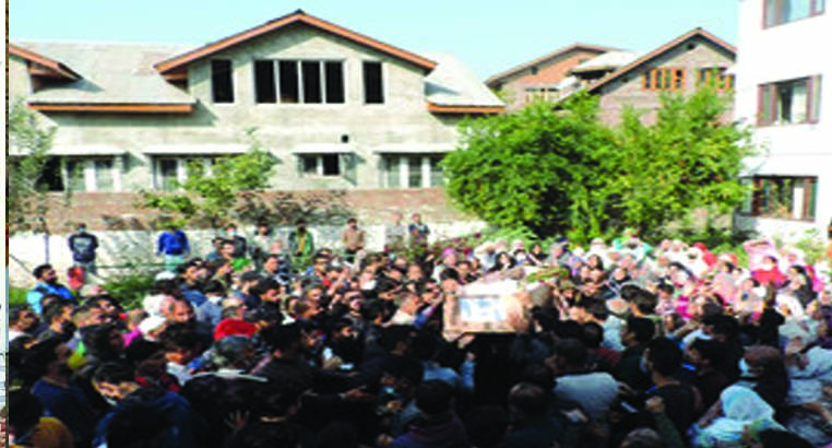 Large number of people joined last rites of PSO martyred after killing a militant