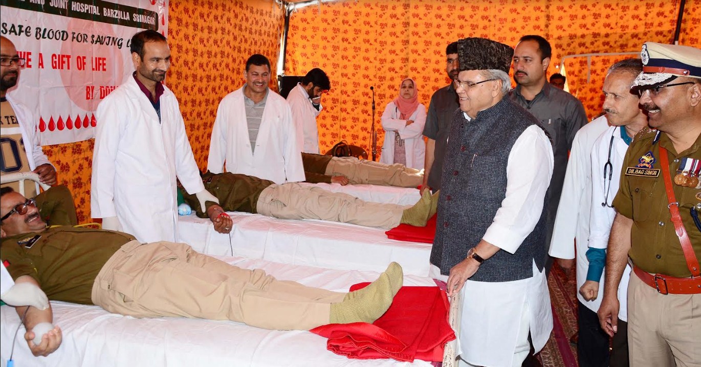 J&K Governor pays rich tributes to martyrs on Police Commemoration Day
