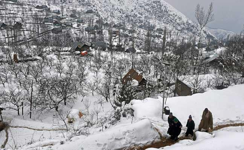 Cold tightens its grip in Jammu and Kashmir, Srinagar records -2.5°C; Leh coldest