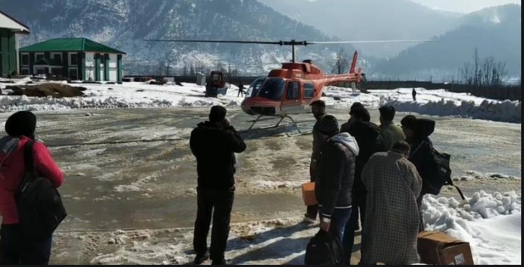 Bandipora admin airlifts 450 stranded passengers from Gurez, Bandipora