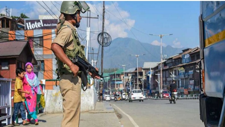 Internet, mobile services snapped in Kashmir on R- Day