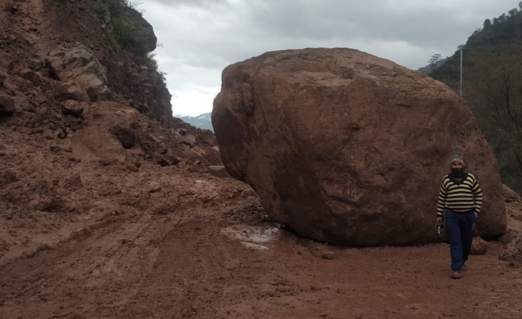 J&K National Highway blocked at Samroli in Udhampur due to landslides