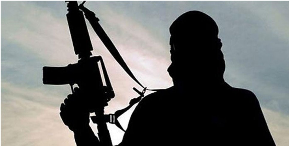 Suspected terrorists abduct two people from Jammu and Kashmir's Tral, kill one