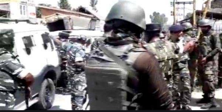 Kashmir: Militants lob grenades at CRPF camp in Pulwama