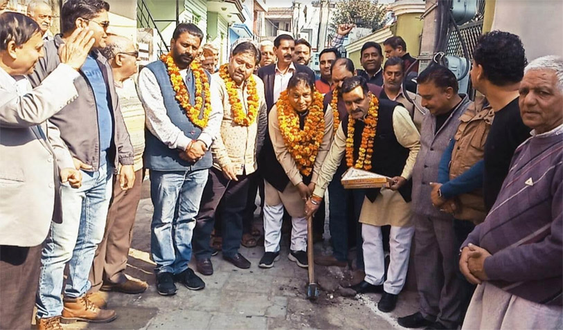 Congress and their partners looted public money in name of development : Sat