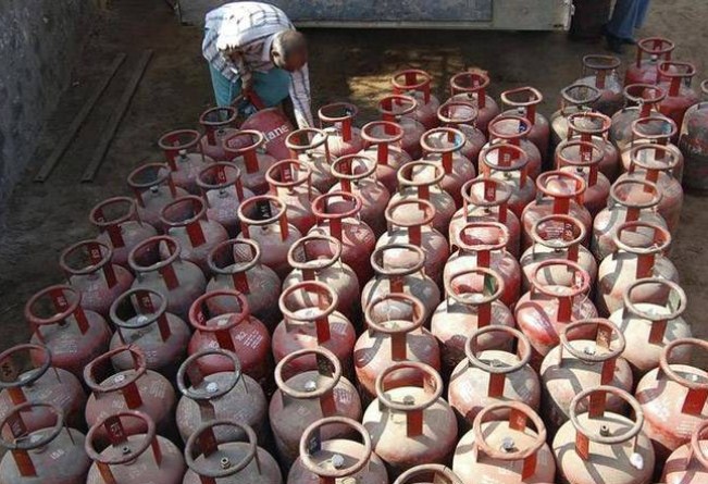 Pay more to buy non-subsidised LPG cylinder from today; check out latest rates   