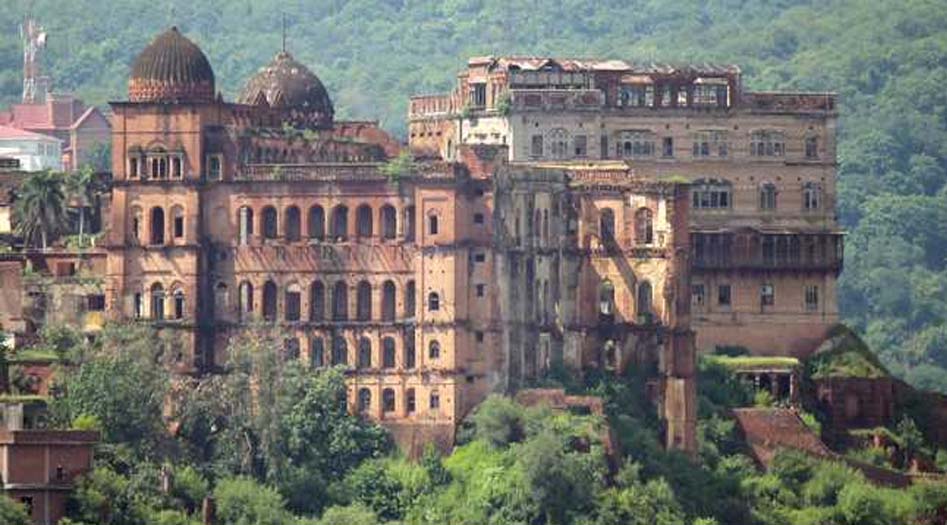 Advisor Sharma for early completion of iconic Mubarak Mandi Heritage Complex