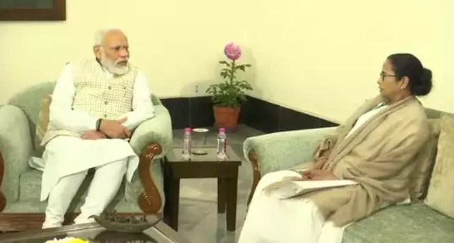 'We stand by you in difficult times': Mamata Banerjee to Farooq Abdullah on his birthday