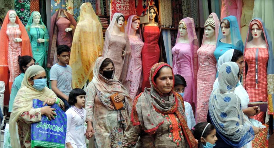 Kashmir markets reopen on eve of Eid amid COVID-19 concerns