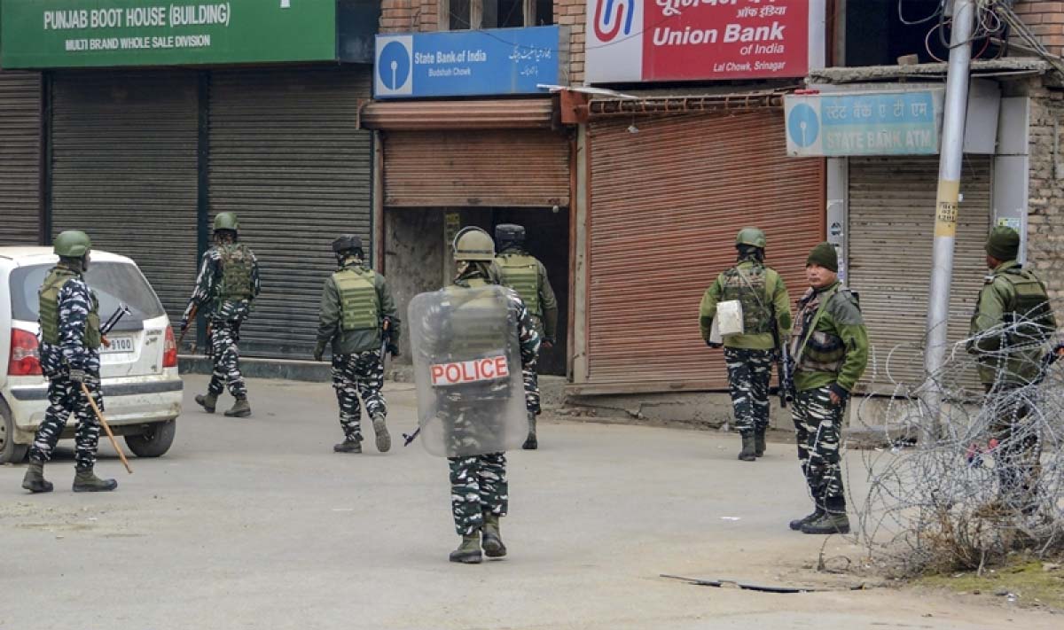 One more terrorist killed in Awantipora encounter,  mobile internet services suspended in Kashmir