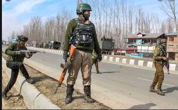 2 militants hiding in mosque killed in Pampore using ‘teargas only’; toll 3