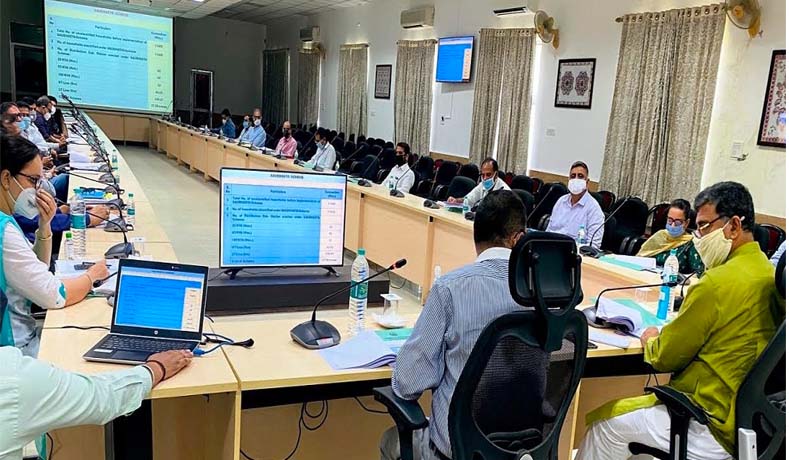 Samba: MP Jugal Kishore reviews implementation of CSSs at DISHA meeting