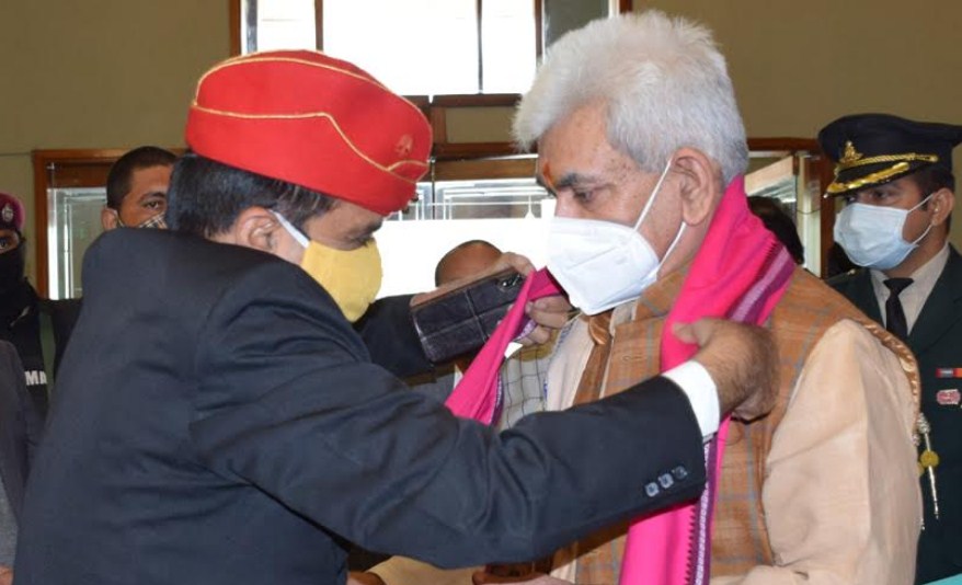 Lt Governor honours kin of Martyrs of security forces