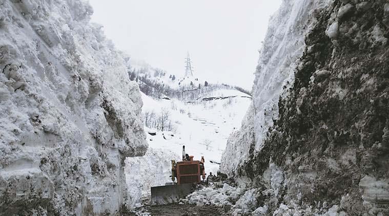 Srinagar-Leh highway, Mughal road closed for vehicular traffic after fresh snowfall