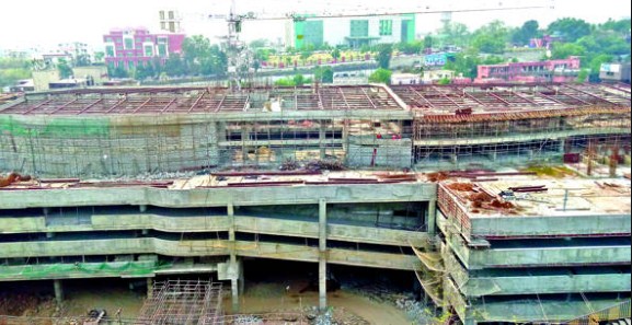 Div com visits bus stand; reviews progress on multi level parking project