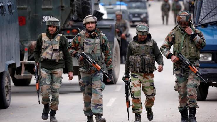 2 Militants killed in ongoing Pulwama Encounter, arms and Ammunition recovered 