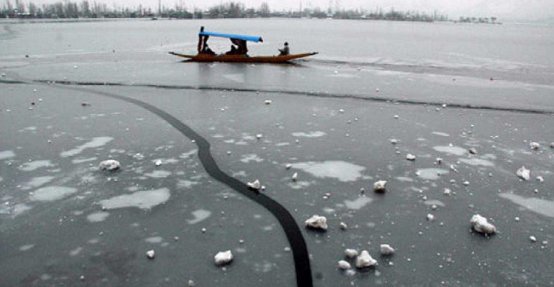 Srinagar freezes at minus 7.0°C as cold wave continues in Kashmir