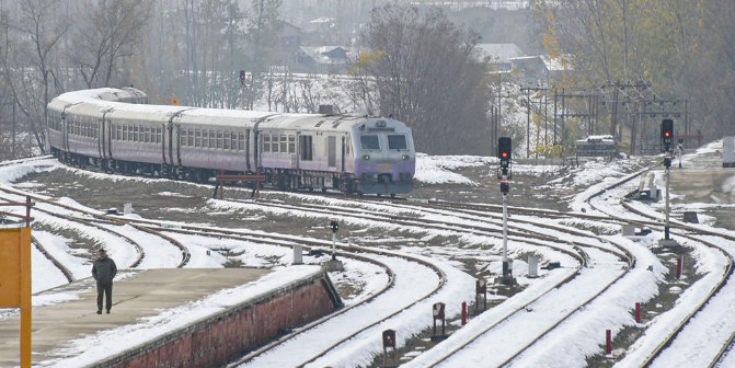 J&K : Suspicious object found at railway crossing at Kenihama Nowgam station, security deployed