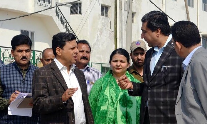 Div Com inspects ongoing works at Yatri Niwas, Bahu Fort area