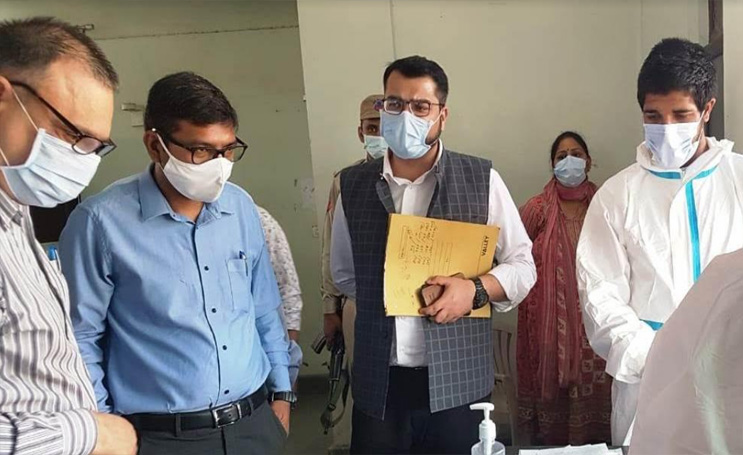DC Kathua, MD NHM review COVID-19 containment measures at Lakhanpur