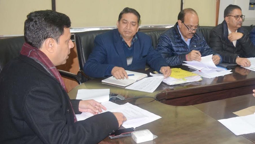 Div Com reviews progress on construction of bunkers along IB in Jammu Division