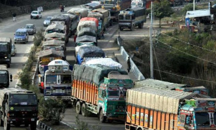 Only one-way traffic to continue on highway