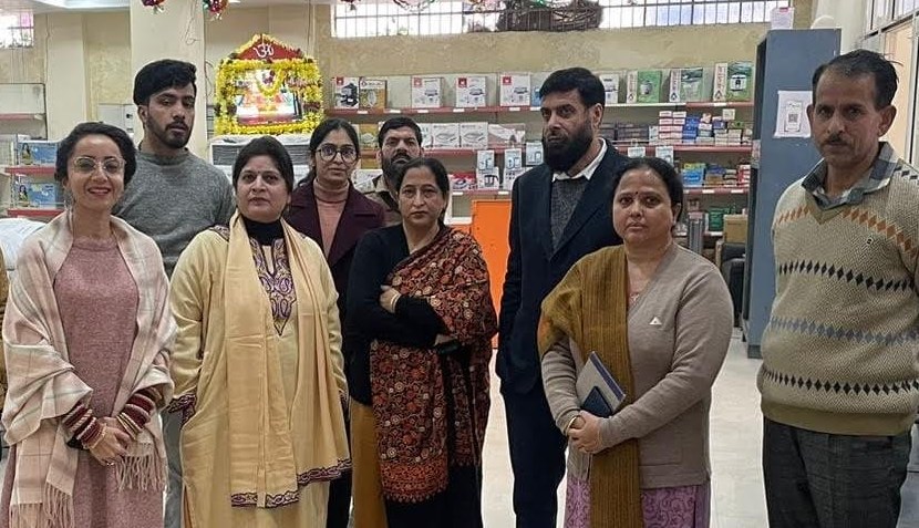 Secretary Cooperative conducts surprise inspection of Super Bazaar, Jammu