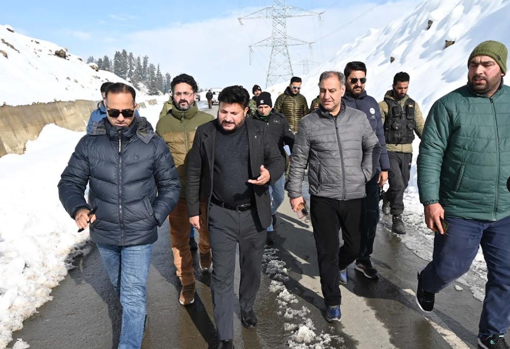 DC visits Mughal Road, reviews traffic worthiness; says, road to be opened soon