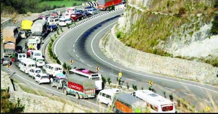 One-way traffic resumes on Jammu-Srinagar NH after two days
