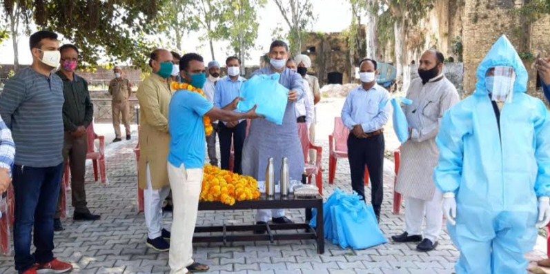 Jugal Kishore MP Distributed PPE Kits to Sanitation Workers at Samba 