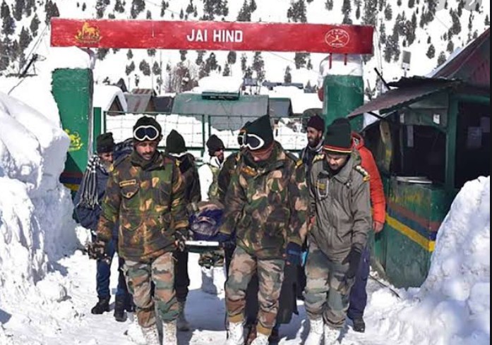 Indian Army evacuates critically ill pregnant woman in Kashmir