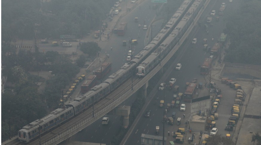 Air quality in Delhi dips for second consecutive day, AQI remains at 'Poor' category