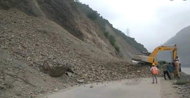 Fresh warning for flash flood, landslides on Srinagar-Jammu highway