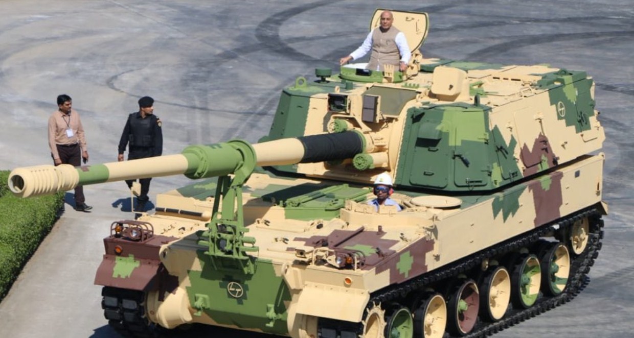 Rajnath Singh flags off 51st K-9 Vajra, self-propelled howitzer, at Surat gun-making facility