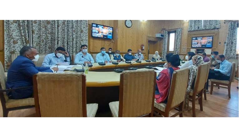 Div Com for adequate Covid-19 facilities at all winter cut-off -zones in Kashmir