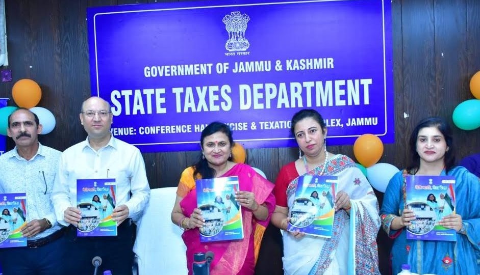 Dr. Rashmi Singh felicitates officers, officials of STD for achieving revenue targets