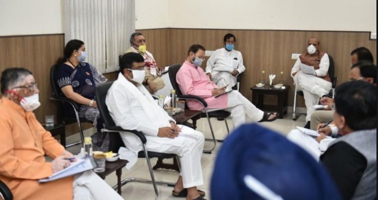 Economic action in non-hotspot zones begins April 20, Rajnath Singh reviews