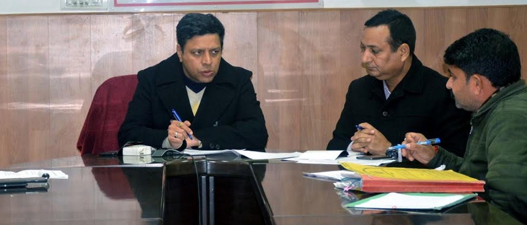 Div Com discusses west Pakistani Refugees issues