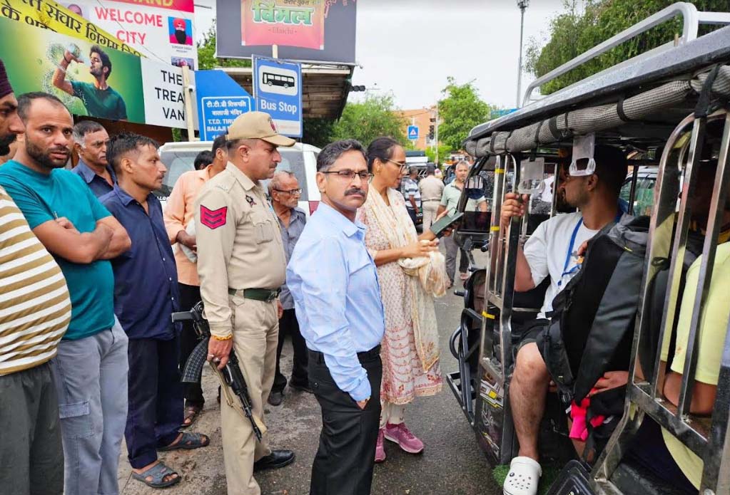 Auto / e-Rickshaw Drivers to face action for Overcharging, overloading: Warns RTO Jammu