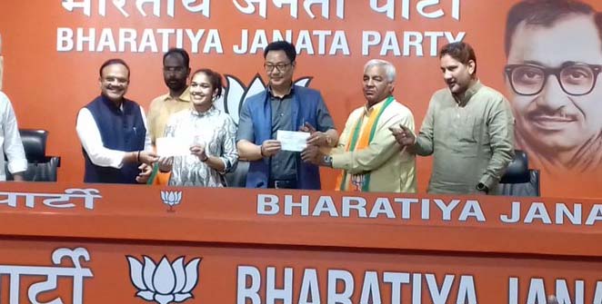 Wrestler Babita Phogat, Mahavir Singh Phogat join BJP