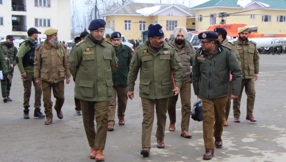 DGP reviews law & order, crime, security scenario in Kulgam, Awantipora