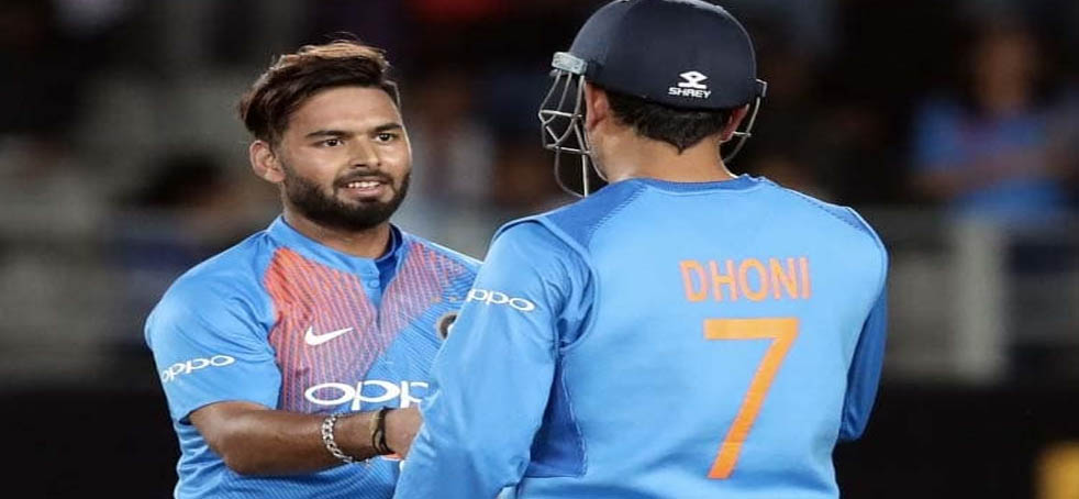 'MS Dhoni asked not to retire while Team India grooms Rishabh Pant'