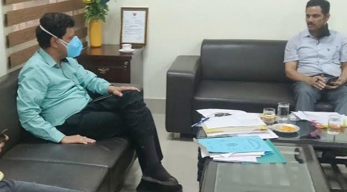 Div Com reviews security scenario, pace of work on border bunkers in Hiranagar Tehsil