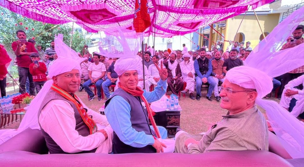 Congress, NC, PDP looted resources, ditched J&K residents: Ravinder Raina